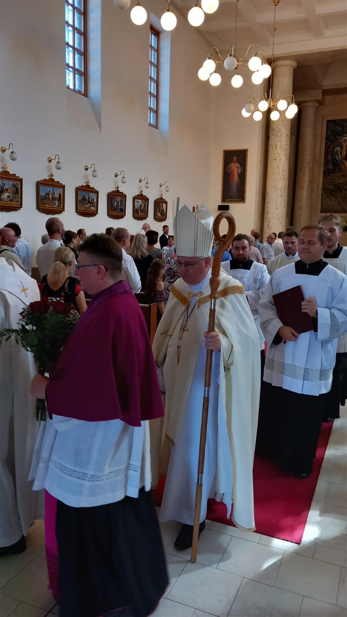 Ceremonii předsedal O. biskup Pavel Konzbul