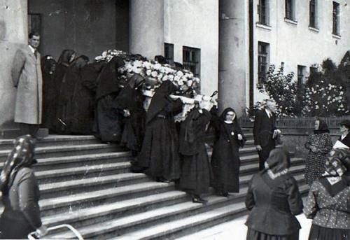Pohřeb Matky Rosy